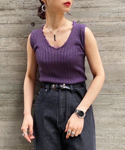 PAGEBOY（ページボーイ）の「2WAYダメージノースリニット（ニット/セーター・レディース・ブラック/ダークブラウン/パープル/グレイッシュベージュ/イエロー・FREE）」の9枚目の写真