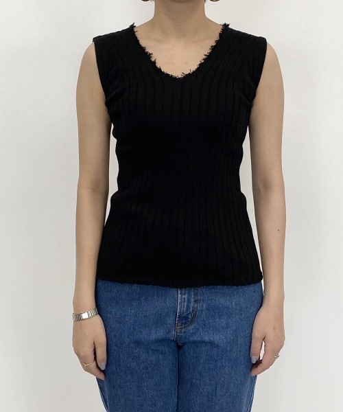 PAGEBOY（ページボーイ）の「2WAYダメージノースリニット（ニット/セーター・レディース・ブラック/ダークブラウン/パープル/グレイッシュベージュ/イエロー・FREE）」の14枚目の写真