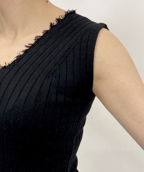 PAGEBOY（ページボーイ）の「2WAYダメージノースリニット（ニット/セーター・レディース・ブラック/ダークブラウン/パープル/グレイッシュベージュ/イエロー・FREE）」の12枚目の写真