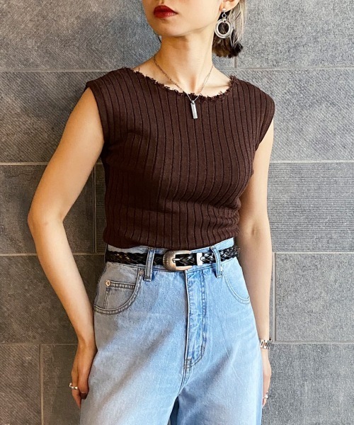 PAGEBOY（ページボーイ）の「2WAYダメージノースリニット（ニット/セーター・レディース・ブラック/ダークブラウン/パープル/グレイッシュベージュ/イエロー・FREE）」の11枚目の写真