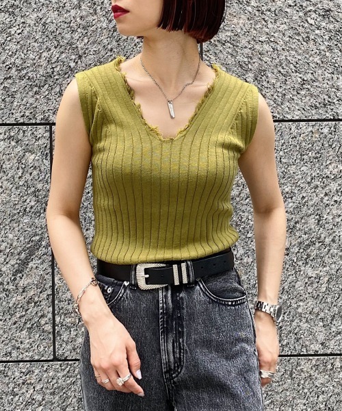 PAGEBOY（ページボーイ）の「2WAYダメージノースリニット（ニット/セーター・レディース・ブラック/ダークブラウン/パープル/グレイッシュベージュ/イエロー・FREE）」の16枚目の写真