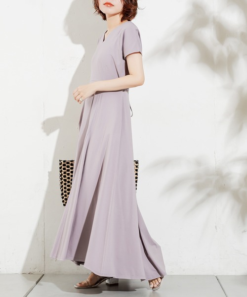 natural couture（ナチュラルクチュール）の「【ZOZO限定】美シルエット細リボンカットフレアワンピース（ワンピース・レディース・ブラック/グレイッシュベージュ/ラベンダー/レンガ/グリーン・FREE）」の5枚目の写真