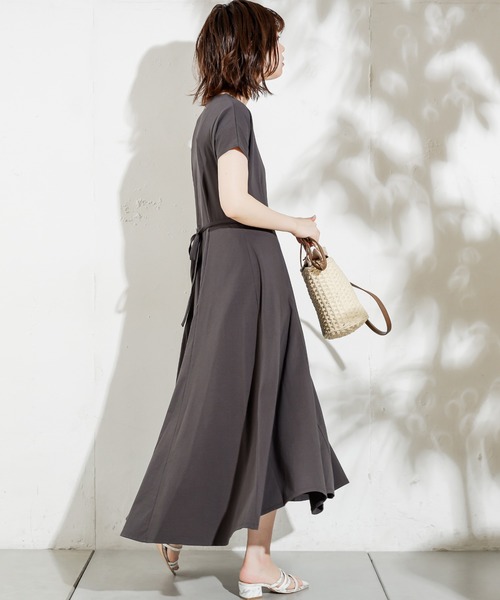 natural couture（ナチュラルクチュール）の「【ZOZO限定】美シルエット細リボンカットフレアワンピース（ワンピース・レディース・ブラック/グレイッシュベージュ/ラベンダー/レンガ/グリーン・FREE）」の7枚目の写真