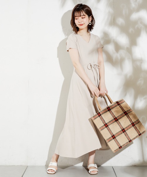 natural couture（ナチュラルクチュール）の「【ZOZO限定】美シルエット細リボンカットフレアワンピース（ワンピース・レディース・ブラック/グレイッシュベージュ/ラベンダー/レンガ/グリーン・FREE）」の14枚目の写真