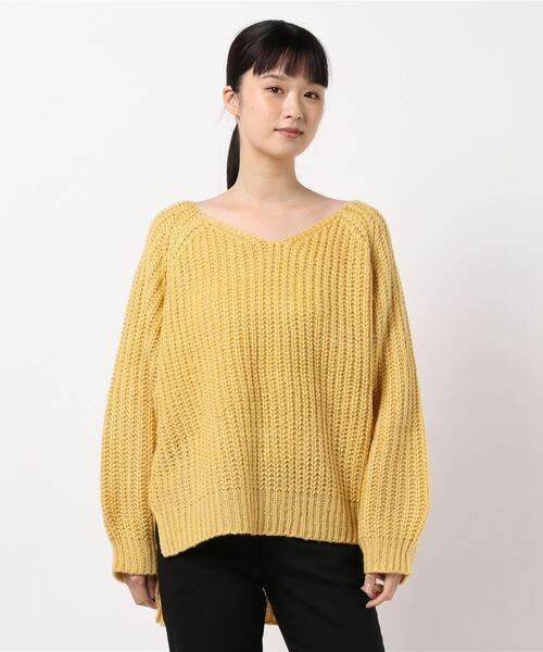 KOBE LETTUCE(コウベレタス)の「ボリュームスリーブモヘアタッチVネックゆるニットプルオーバー(ニット/セーター・レディース・ブルー/イエロー/アイボリー/ブラック・FREE)」の10枚目の写真