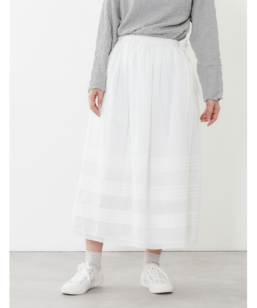 POU DOU DOU(プードゥドゥ)の「デザインタックギャザースカート(スカート・レディース・オフホワイト/ブルー/ブラック・3)」の6枚目の写真