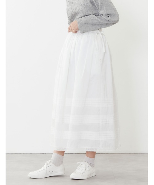 POU DOU DOU(プードゥドゥ)の「デザインタックギャザースカート(スカート・レディース・オフホワイト/ブルー/ブラック・3)」の7枚目の写真