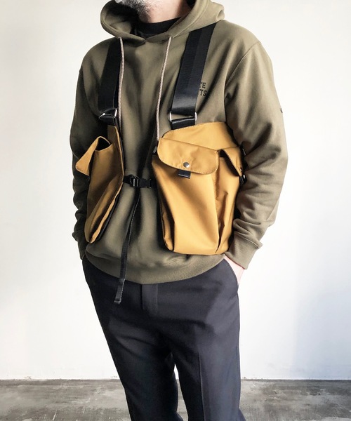 UNITED CRAFT(ユナイテッドクラフト)の「EM:UNITED CRAFT 撥水ポリエステルベストバッグ(ベスト・メンズ・ブラック/キャメル・FREE)」の9枚目の写真