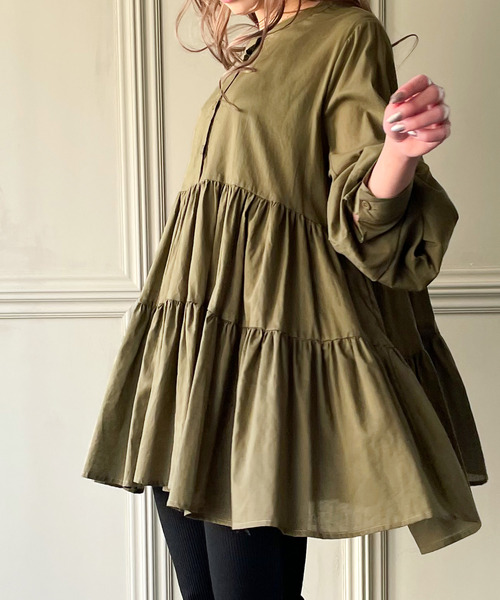 JUNOAH（ジュノア）の「ボリュームスリーブティアードブラウス（シャツ/ブラウス・レディース・ホワイト/ブラック/グリーン/グレイッシュベージュ/チャコール/ピンク/ブルー/グレー/ネイビー/ミント・FREE）」の6枚目の写真