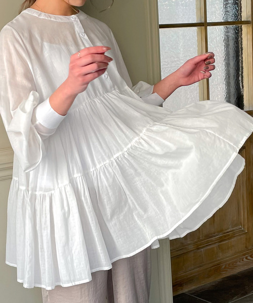 JUNOAH（ジュノア）の「ボリュームスリーブティアードブラウス（シャツ/ブラウス・レディース・ホワイト/ブラック/グリーン/グレイッシュベージュ/チャコール/ピンク/ブルー/グレー/ネイビー/ミント・FREE）」の21枚目の写真