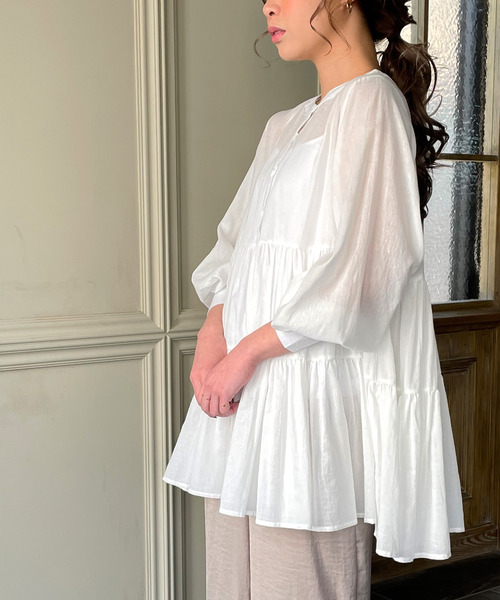 JUNOAH（ジュノア）の「ボリュームスリーブティアードブラウス（シャツ/ブラウス・レディース・ホワイト/ブラック/グリーン/グレイッシュベージュ/チャコール/ピンク/ブルー/グレー/ネイビー/ミント・FREE）」の22枚目の写真