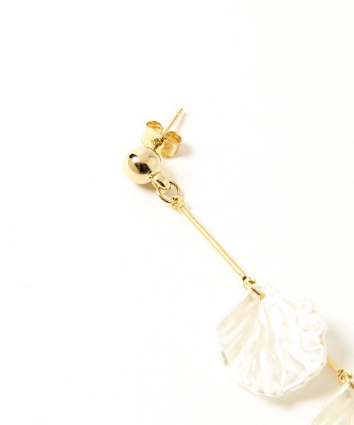 Heather（ヘザー）の「ハナビラパールイヤー　937369（ピアス（両耳用）・レディース・ホワイト系その他/ゴールド系その他/ホワイト系その他2/ゴールド系その他2・ONESIZE）」の6枚目の写真