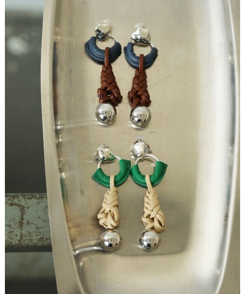 TODAYFUL（トゥデイフル）の「レザーブレイドイヤリング（イヤリング・レディース・ナチュラル/ブラウン・FREE）」の5枚目の写真