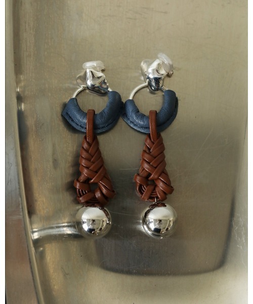 TODAYFUL（トゥデイフル）の「レザーブレイドイヤリング（イヤリング・レディース・ナチュラル/ブラウン・FREE）」の7枚目の写真