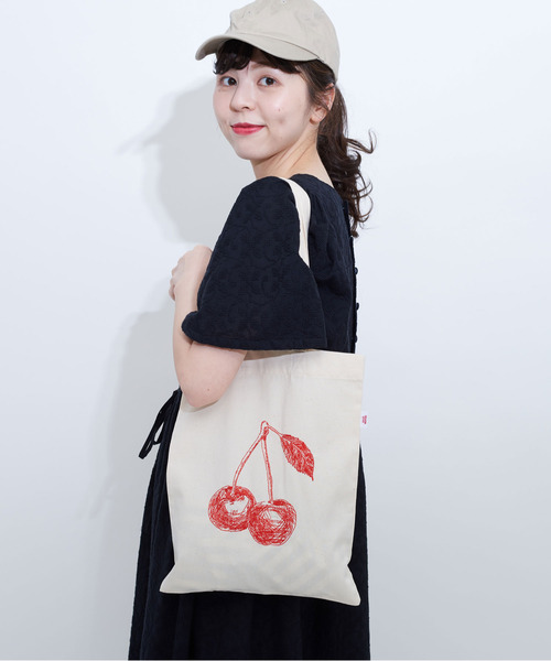 チェリー　バッグ CHILD WOMAN（チャイルドウーマン）の「チェリー刺繍トート