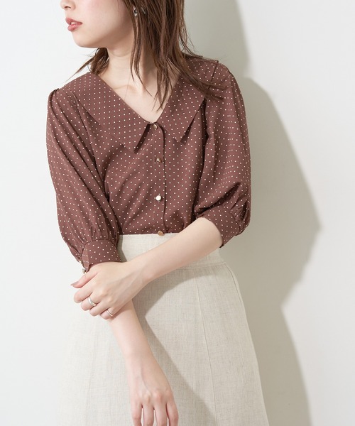 natural couture(ナチュラルクチュール)の「【WEB限定】深V衿付きおしゃれブラウス(シャツ/ブラウス・レディース・オフホワイト/ブラック/その他1/その他2・FREE)」の4枚目の写真