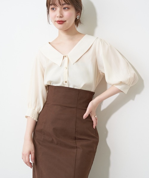 natural couture(ナチュラルクチュール)の「【WEB限定】深V衿付きおしゃれブラウス(シャツ/ブラウス・レディース・オフホワイト/ブラック/その他1/その他2・FREE)」の2枚目の写真