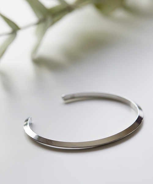 tk.TAKEO KIKUCHI（ティーケータケオキクチ）の「◆日本製 アソートバングル（ブレスレット・メンズ・シルバー/ゴールド/シルバー系/シルバー系1/ゴールド系/ゴールド系1/シルバー系5/ゴールド系5・00）」の3枚目の写真