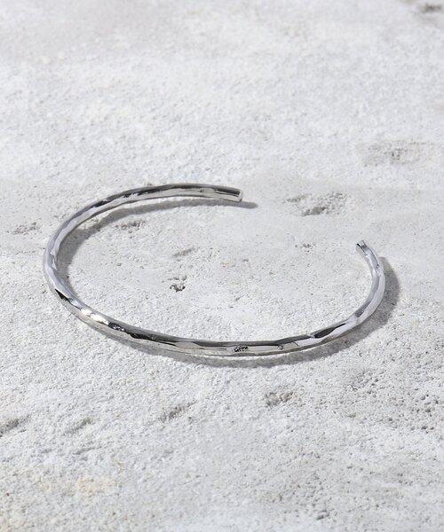 tk.TAKEO KIKUCHI（ティーケータケオキクチ）の「◆日本製 アソートバングル（ブレスレット・メンズ・シルバー/ゴールド/シルバー系/シルバー系1/ゴールド系/ゴールド系1/シルバー系5/ゴールド系5・00）」の2枚目の写真