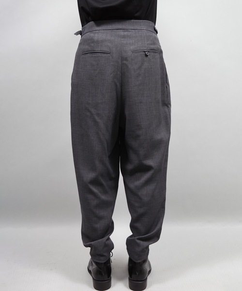 ato（アトウ）の「polyester two tuck tapered pants（その他パンツ・メンズ・ブラック/グレー・44/46/48）」の6枚目の写真