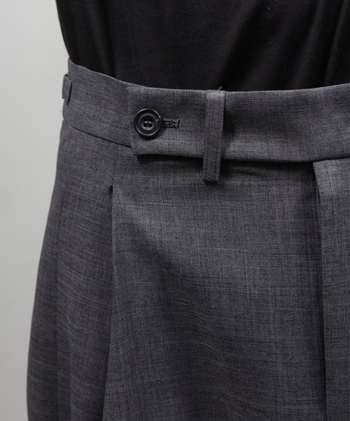 ato（アトウ）の「polyester two tuck tapered pants（その他パンツ・メンズ・ブラック/グレー・44/46/48）」の5枚目の写真