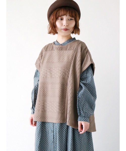 Samansa Mos2（サマンサ モスモス）の「ケーブル柄カットベスト（ベスト・レディース・ブラック/キナリ/モカ・ﾌﾘ-）」の3枚目の写真