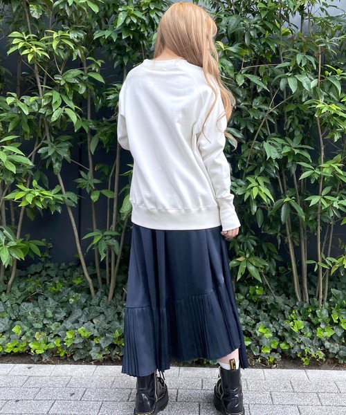 MILKFED.（ミルクフェド）の「ARCH LOGO SWEAT TOP（スウェット・レディース・ネイビー/ブラウン/オフホワイト・ONE SIZE）」の7枚目の写真