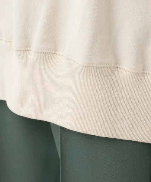 MILKFED.（ミルクフェド）の「ARCH LOGO SWEAT TOP（スウェット・レディース・ネイビー/ブラウン/オフホワイト・ONE SIZE）」の15枚目の写真