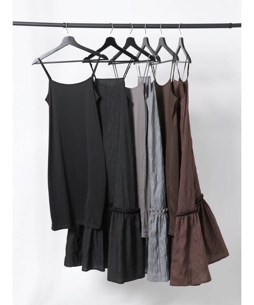 EMODA(エモダ)の「【HOLIDAY】シアーロングキャミソールワンピース(ワンピース・レディース・ブラック/ブラウン/グレー・FREE)」の19枚目の写真