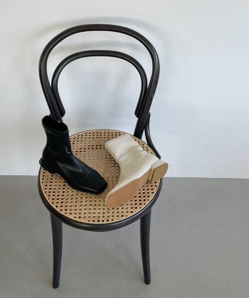 ORiental TRaffic（オリエンタルトラフィック）の「スクエアトゥローヒールストレッチブーツ/11394（ブーツ・レディース・ホワイト/ブラック・LL/S/M/L）」の6枚目の写真