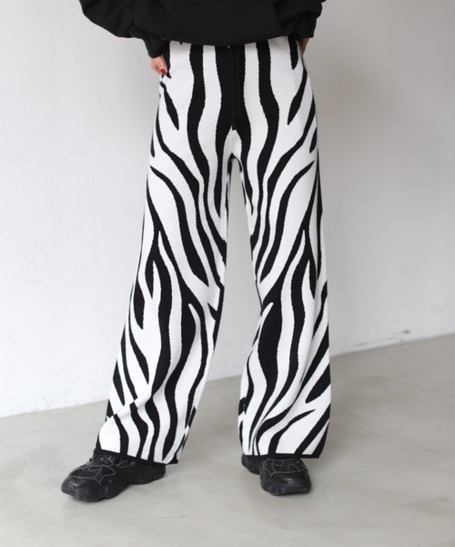 SHAGGIE（シャギー）の「ゼブラ柄ワイドニットパンツ（その他パンツ・レディース・ブラック/カーキ・S/M/L）」の13枚目の写真