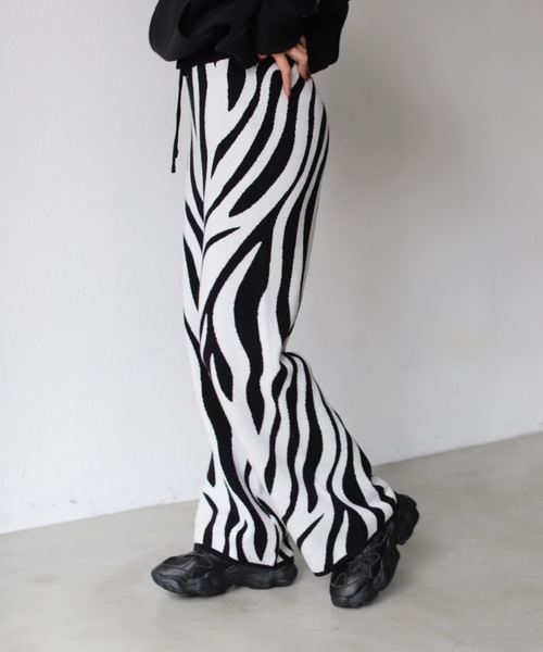 SHAGGIE（シャギー）の「ゼブラ柄ワイドニットパンツ（その他パンツ・レディース・ブラック/カーキ・S/M/L）」の15枚目の写真