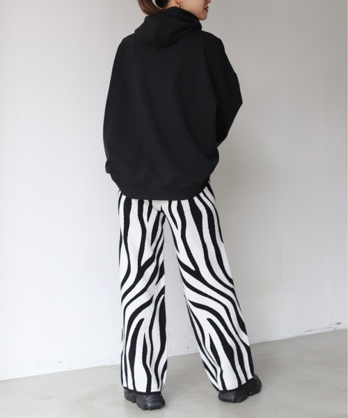 SHAGGIE（シャギー）の「ゼブラ柄ワイドニットパンツ（その他パンツ・レディース・ブラック/カーキ・S/M/L）」の10枚目の写真
