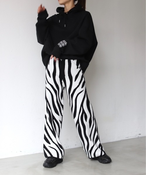 SHAGGIE（シャギー）の「ゼブラ柄ワイドニットパンツ（その他パンツ・レディース・ブラック/カーキ・S/M/L）」の6枚目の写真
