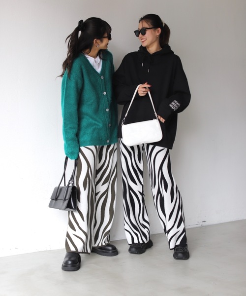 SHAGGIE（シャギー）の「ゼブラ柄ワイドニットパンツ（その他パンツ・レディース・ブラック/カーキ・S/M/L）」の3枚目の写真