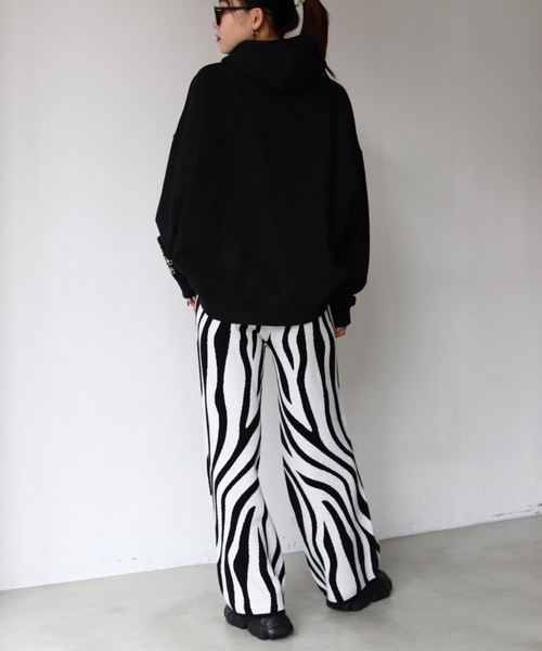 SHAGGIE（シャギー）の「ゼブラ柄ワイドニットパンツ（その他パンツ・レディース・ブラック/カーキ・S/M/L）」の11枚目の写真