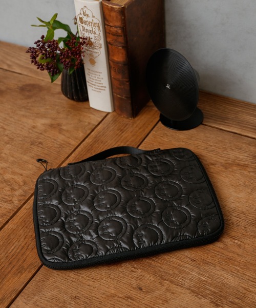 Actually(アクチュアリー)の「スマイルキルティング タブレットケース <11インチ対応> マルチケース・ゲーム収納(PC・タブレットケース・レディース・ブラック/ピンク/シルバー/ブルー・フリー)」の12枚目の写真