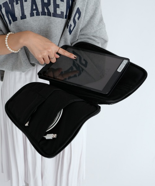 Actually(アクチュアリー)の「スマイルキルティング タブレットケース <11インチ対応> マルチケース・ゲーム収納(PC・タブレットケース・レディース・ブラック/ピンク/シルバー/ブルー・フリー)」の13枚目の写真