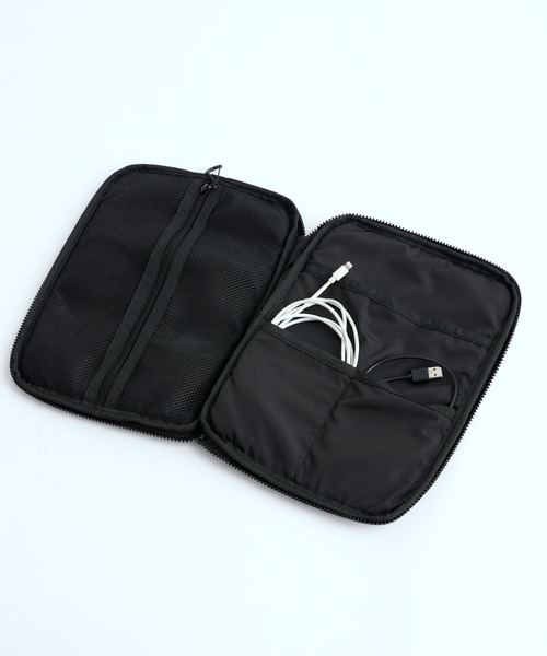 Actually(アクチュアリー)の「スマイルキルティング タブレットケース <11インチ対応> マルチケース・ゲーム収納(PC・タブレットケース・レディース・ブラック/ピンク/シルバー/ブルー・フリー)」の11枚目の写真