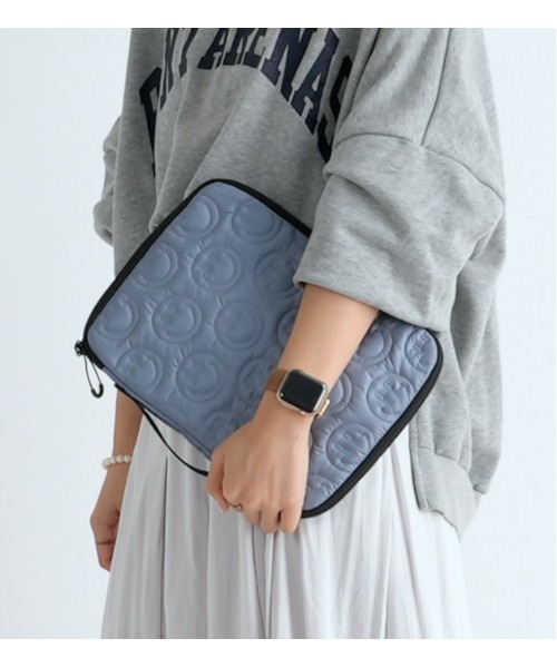 Actually(アクチュアリー)の「スマイルキルティング タブレットケース <11インチ対応> マルチケース・ゲーム収納(PC・タブレットケース・レディース・ブラック/ピンク/シルバー/ブルー・フリー)」の5枚目の写真