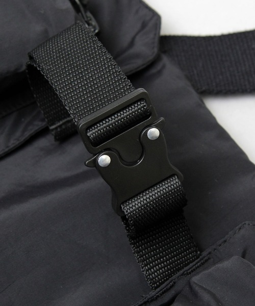 United Athle（ユナイテッドアスレ）の「コットンナイロン ユーティリティーベスト / ベストバッグ / ハンティングベスト / ゲームベスト / チェストバッグ / 撥水加工（ボディバッグ/ウエストポーチ・メンズ・ブラック・FREE）」の4枚目の写真