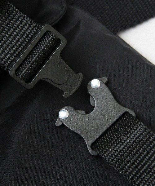 United Athle（ユナイテッドアスレ）の「コットンナイロン ユーティリティーベスト / ベストバッグ / ハンティングベスト / ゲームベスト / チェストバッグ / 撥水加工（ボディバッグ/ウエストポーチ・メンズ・ブラック・FREE）」の5枚目の写真