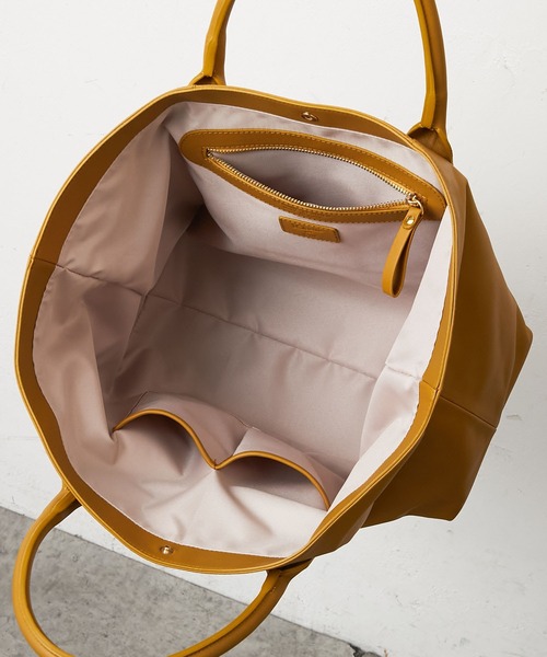 IO PELLE（イオペレ）の「【IOPELLE（イオペレ）】別注トラトートバッグ（トートバッグ・レディース・ネイビー/マスタード・FREE）」の5枚目の写真