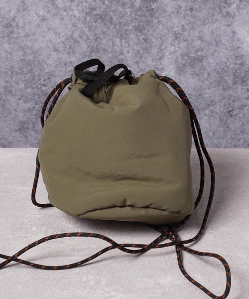 UNIVERSAL OVERALL（ユニバーサルオーバーオール）の「ユニバーサルオーバーオール　ワタ巾着（ハンドバッグ・レディース・ブラック/オリーブ/ピンク/アイボリー・FREE）」の6枚目の写真