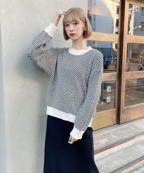 Voyage titty&Co.PETIT(ボヤージュティティアンドコープチ)の「【Voyage titty&Co.】ジオメトリックニットプルオーバー(ニット/セーター・レディース・ホワイト・FREE)」の2枚目の写真