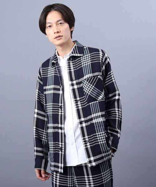 TAKEO KIKUCHI（タケオキクチ）の「◆COZY ダブルフェイス チェック カバーオール（ミリタリージャケット・メンズ・ベージュ系その他2/ネイビー系1・02/03）」の2枚目の写真