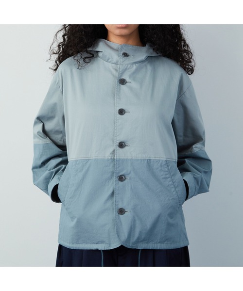 FRAPBOIS（フラボア）の「バイカラーマンパ（マウンテンパーカー・レディース・ベージュ系その他/ブルー系その他・1/2）」の12枚目の写真