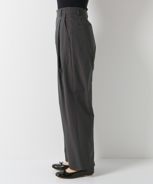 IENA（イエナ）の「FABRICA コットンナイロンタックパンツ（その他パンツ・レディース・チャコールグレー/ナチュラル・38/36/34）」の16枚目の写真
