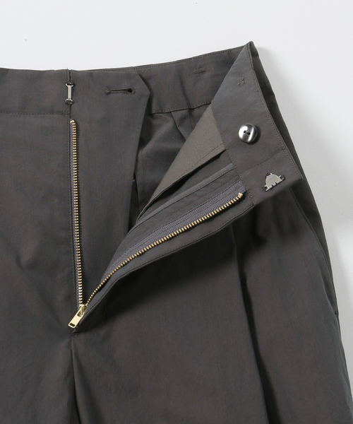 IENA（イエナ）の「FABRICA コットンナイロンタックパンツ（その他パンツ・レディース・チャコールグレー/ナチュラル・38/36/34）」の9枚目の写真