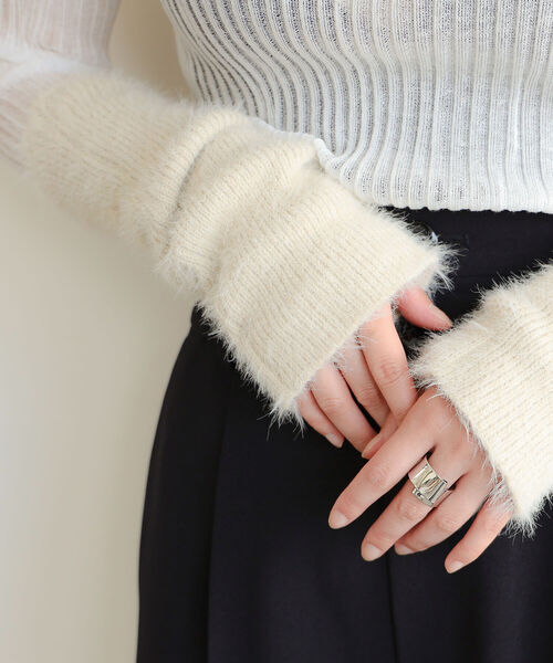 Ray BEAMS(レイビームス)の「RBS / アーム付き シアー リブ ハイネック ニット(ニット/セーター・レディース・ホワイト/ブラック・ONE SIZE)」の3枚目の写真